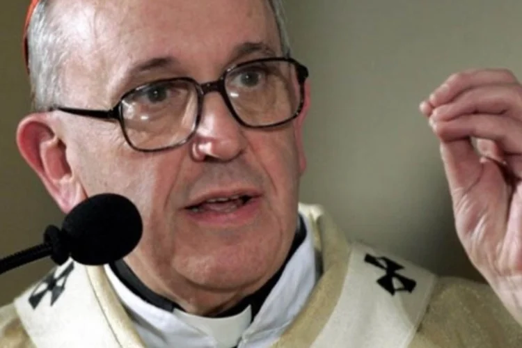 papa (O Papa Francisco pode ser acompanhada em nove idiomas no Twitter)