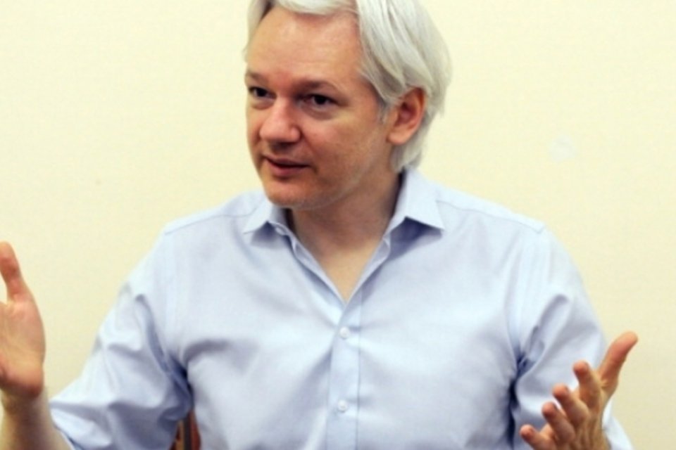 Dilma está certa sobre decisão de não viajar aos EUA, diz Assange