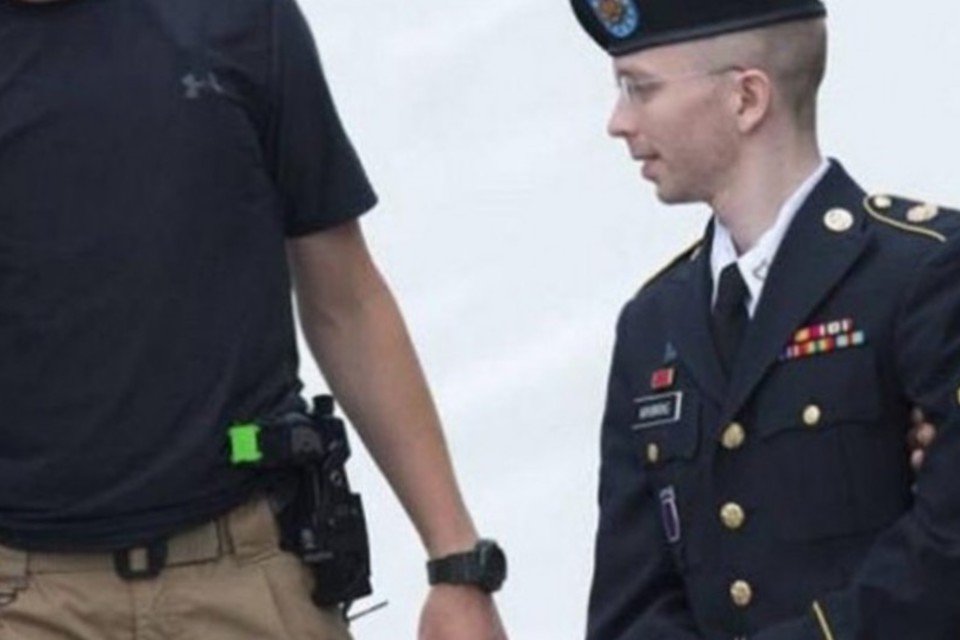 Sentença máxima aplicável a Manning é reduzida para 90 anos