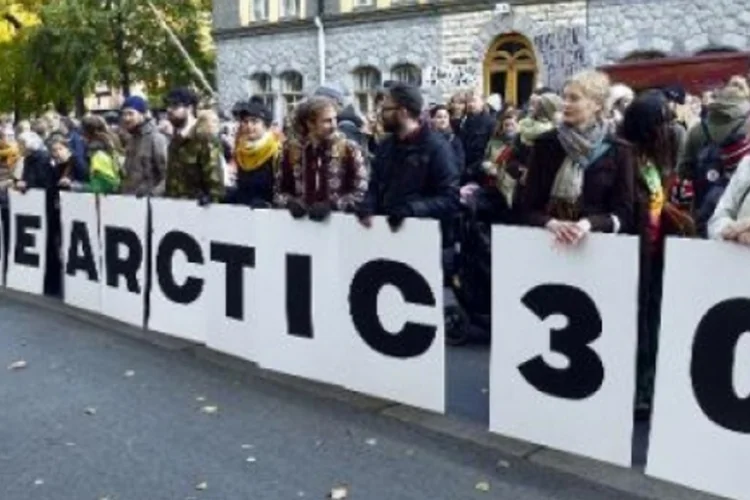 greenpeace (©afp.com / KIMMO MANTYLA)