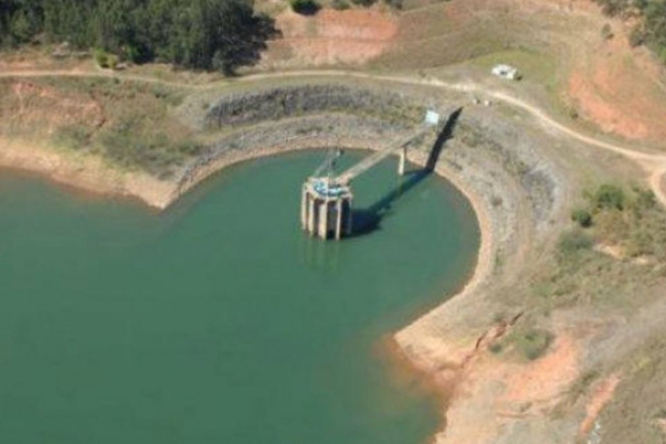 Em 15 dias, Cantareira perde quase 10% do volume morto