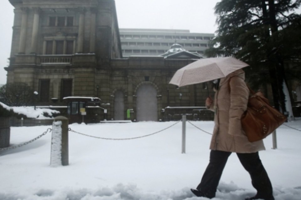 Nevasca deixa 12 mortos e paralisa cidades no Japão