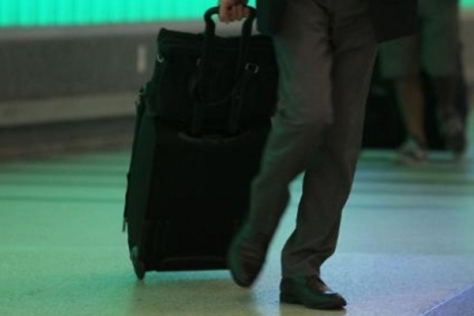 EUA alertam para risco de sapatos com explosivos em aviões
