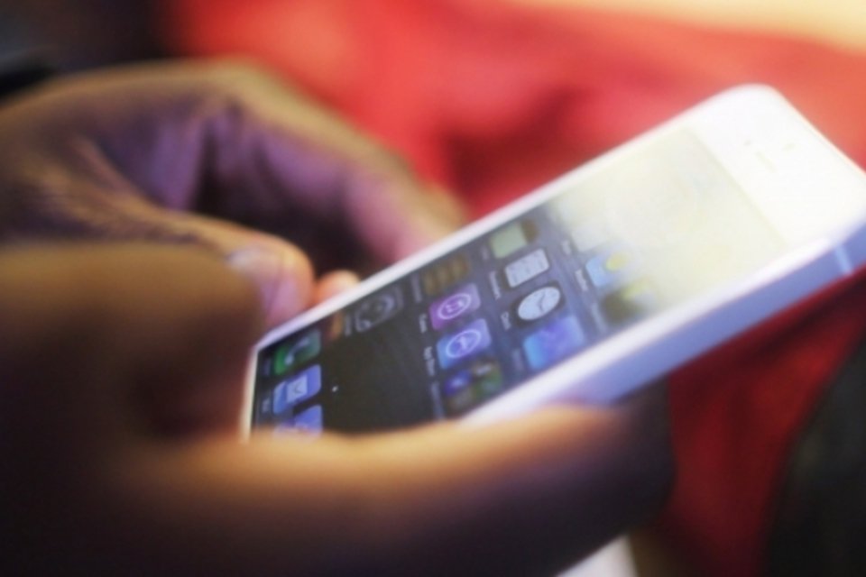 Novo serviço do Itaú permite recarregar créditos de celular por SMS