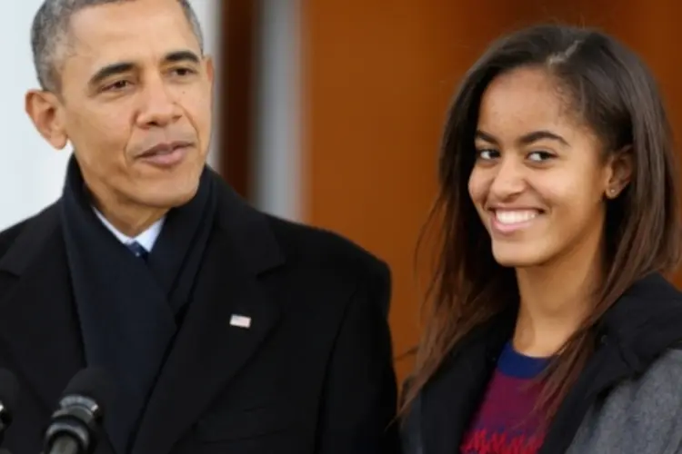 Malia Obama com seu pai: o Serviço Secreto decidiu interrogar Cardoso após perceber que no passado ele já havia tentado entrar na Casa Branca (Chip Somodevilla/Getty Images)