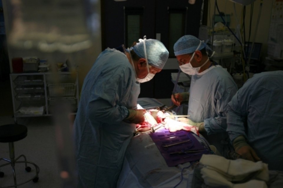 Reino Unido faz primeiro transplante de órgãos de recém-nascido
