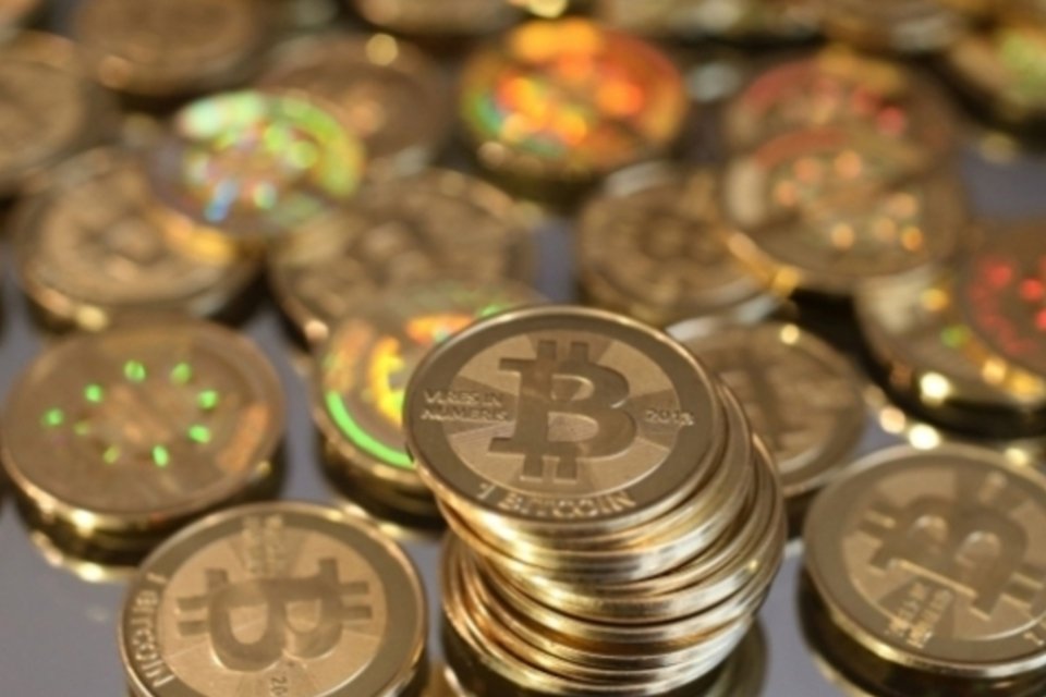 Bitcoin precisa de estrutura regulatória para mudar imagem de risco