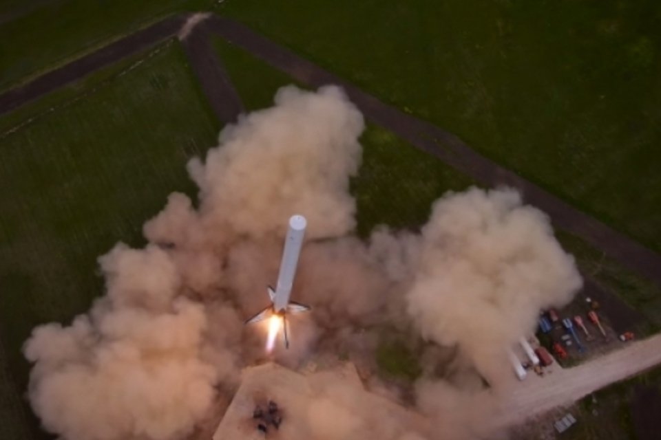 Drone filma teste de foguete da SpaceX