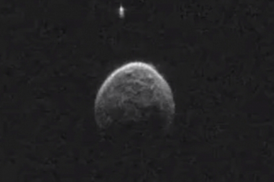Nasa descobre pequena lua no asteroide que passou perto da Terra