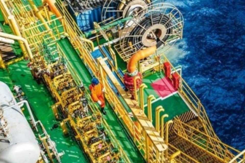 Plataforma da Petrobras explode no Espírito Santo, deixando mortos e feridos