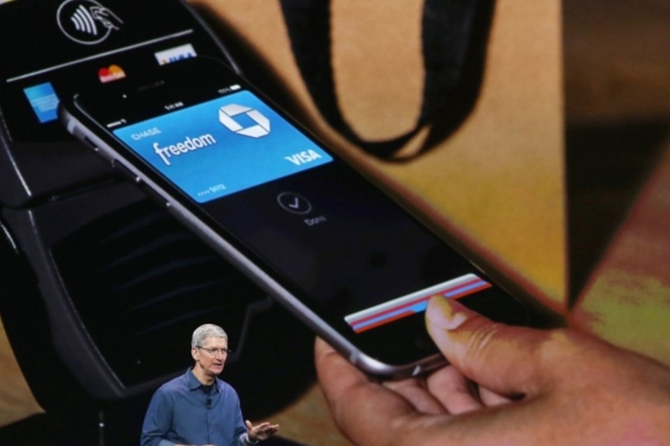 Bancos iniciam adaptação para pagamentos com iPhone 6 no Brasil, diz revista