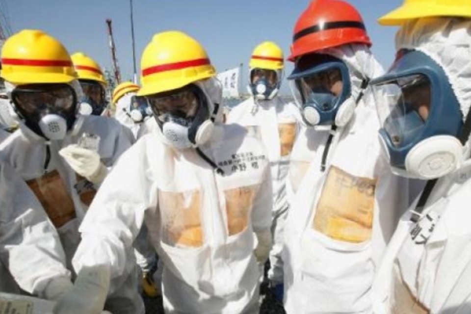 Primeiro-ministro do Japão visita usina nuclear de Fukushima