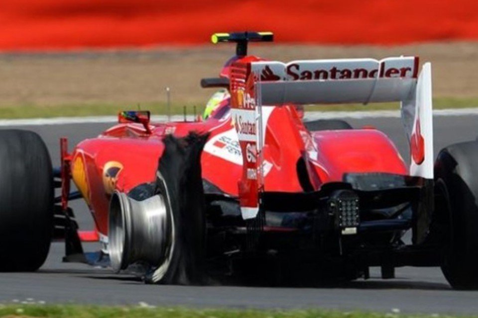 Pirelli culpa equipes por problemas e lança pneus novos
