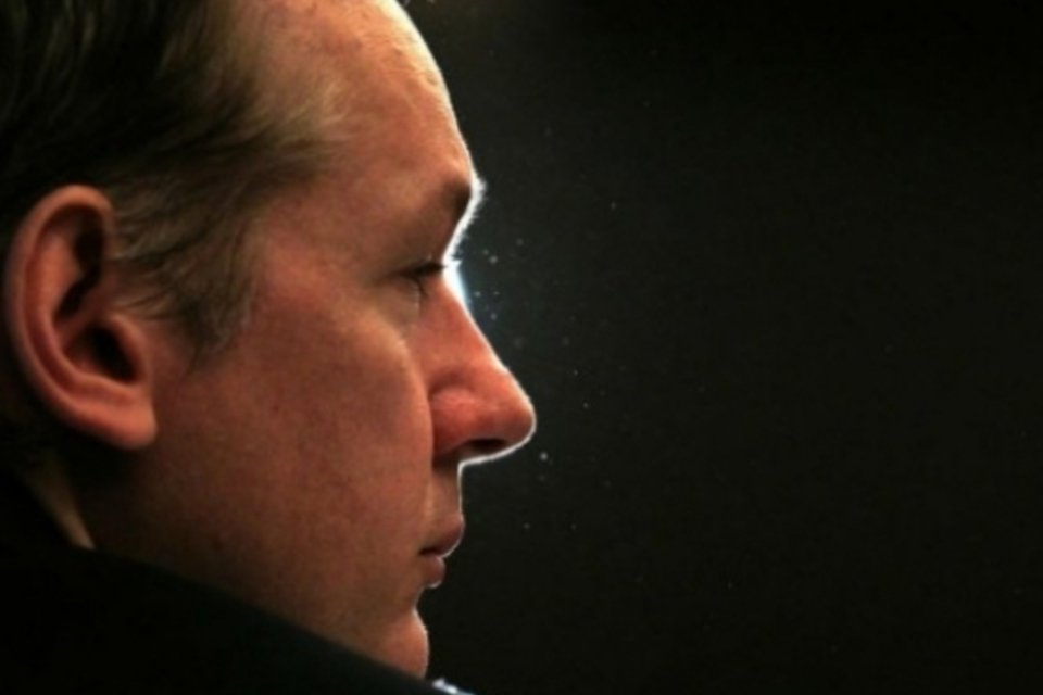 Julian Assange será interrogado em Londres no dia 14