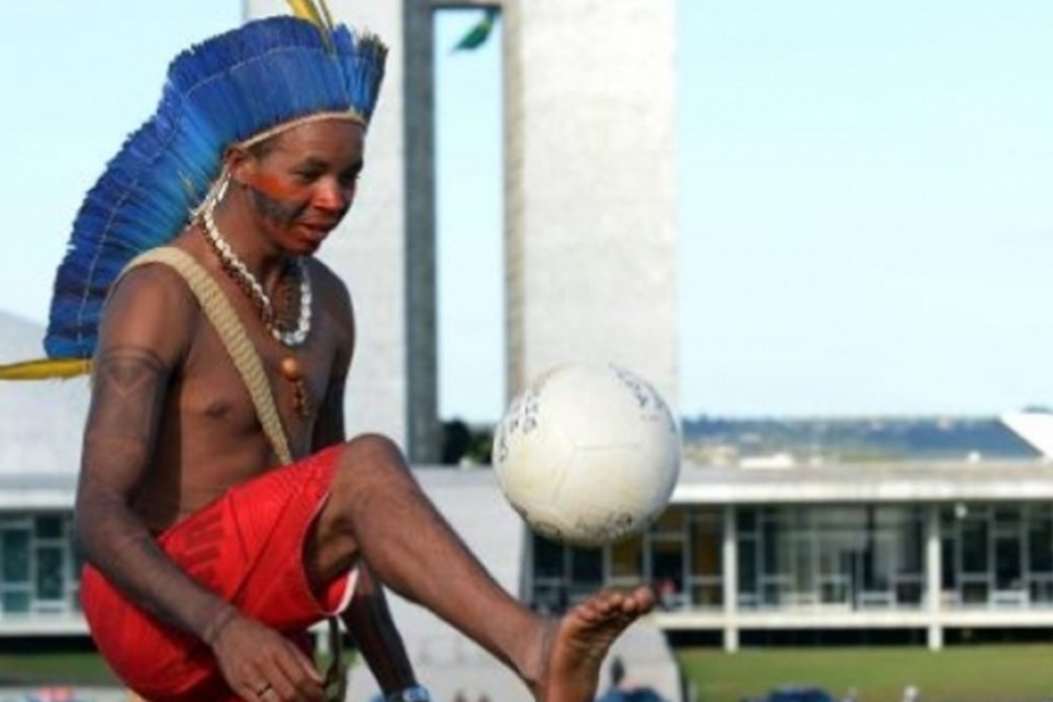 Jesuítas dizem que índios guaranis inventaram futebol no século XVII