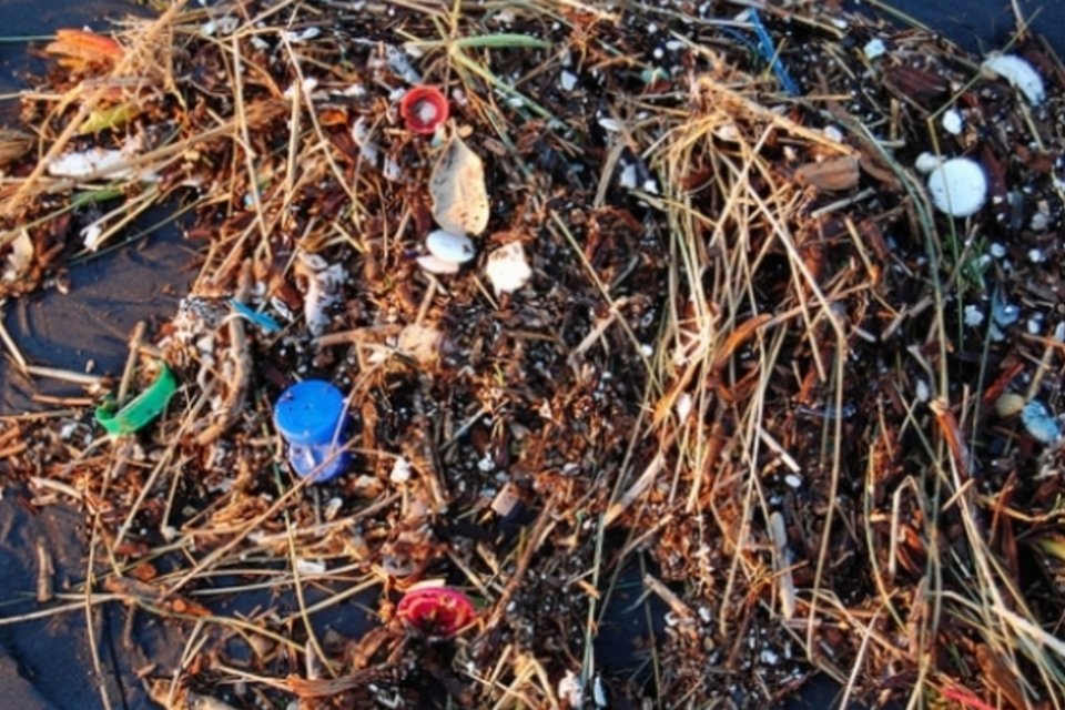 Milhões de toneladas de plástico desapareceram do oceano