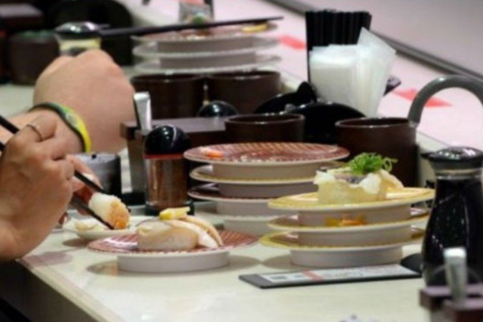 Nos rodízios 'kaiten', o tradicional sushi se rende à tecnologia