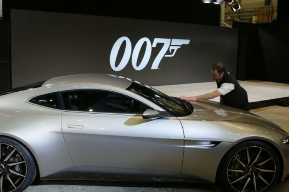 Paralelepípedos de Roma limitam velocidade do Aston Martin de James Bond