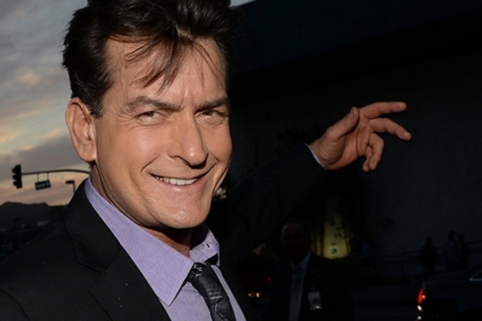 Charlie Sheen tenta voltar a 'Two and a Half Men' para episódio final