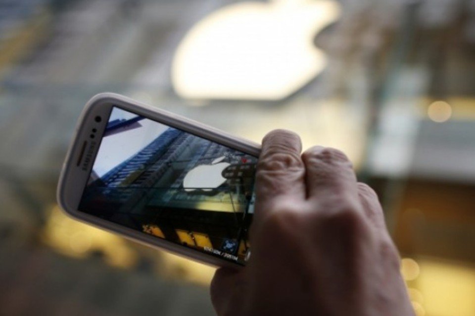Apple mantém liderança em smartphones nos EUA
