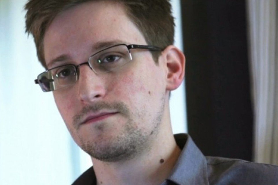 Oliver Stone diz que "Snowden é um herói"