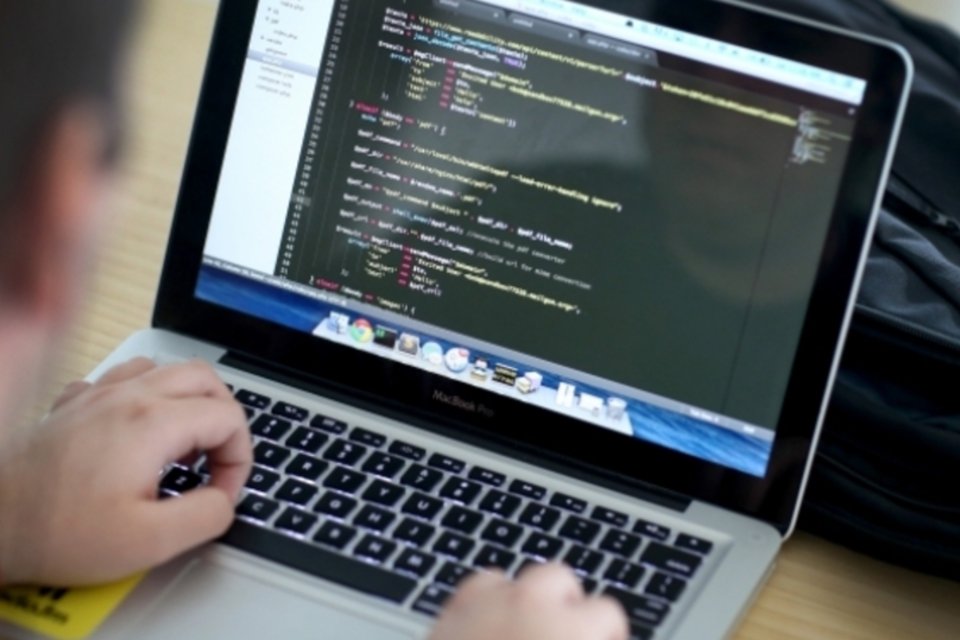 Itaú promove hackathon para universitários de programação e design
