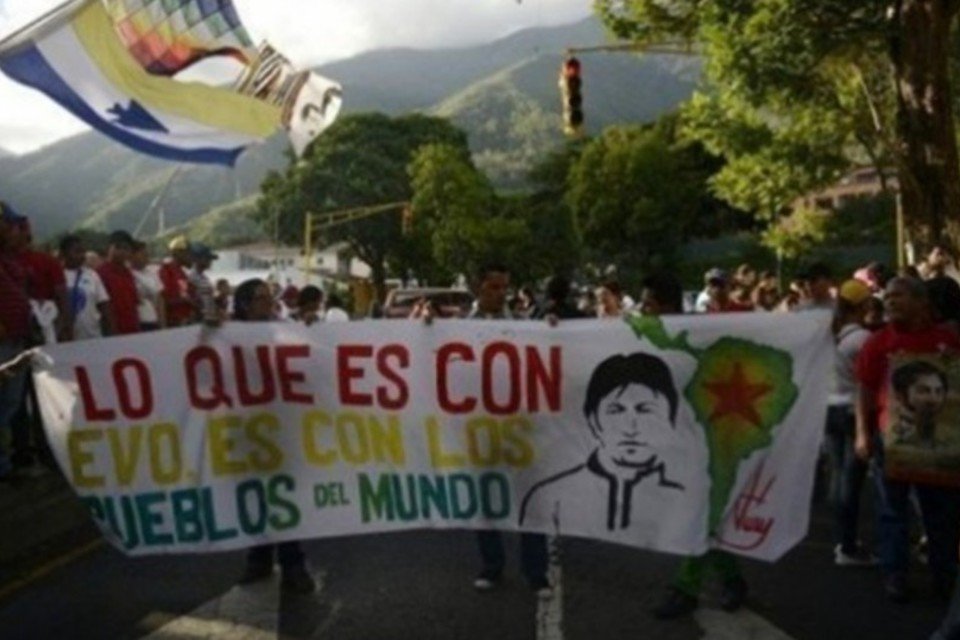 CIA fechou espaço aéreo europeu para Morales, diz Maduro