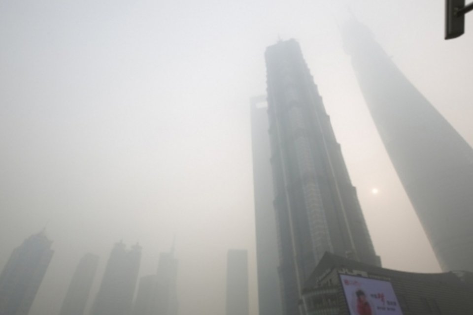 Poluição obriga mais uma cidade chinesa a limitar venda de carros