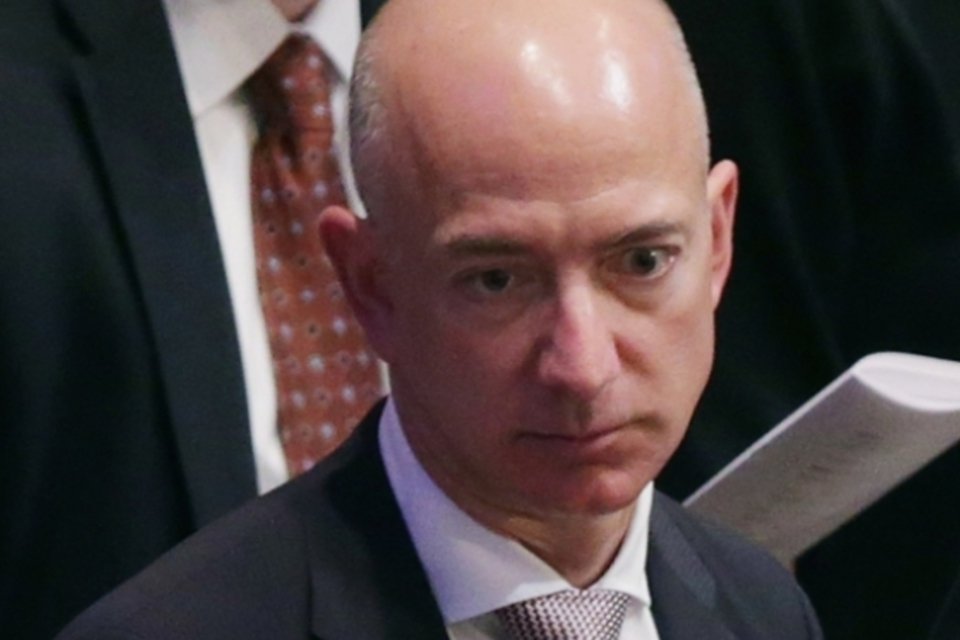 Após fracasso, Amazon reorganiza divisão de hardware