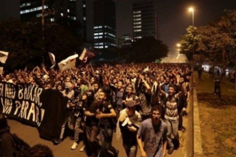 Facebook e movimentos estudantis lideram protestos no país