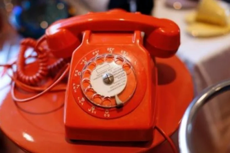 telefone (©afp.com / VALERY HACHE)