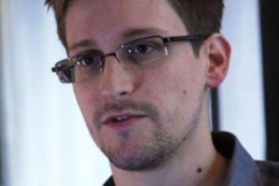 Autoridades dos EUA abrem investigação para deter Snowden