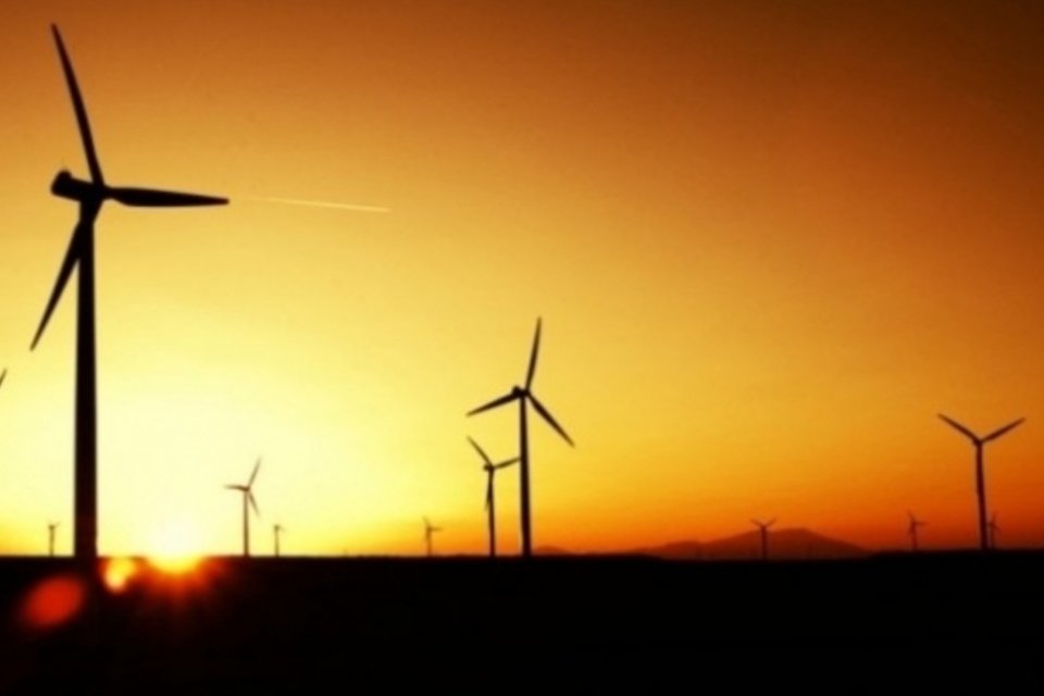 Relatório aponta que investimento em energia renovável caiu 14%