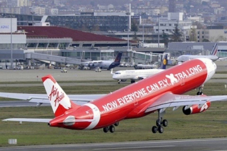Avião da AirAsia ultrapassa pista de pouso nas Filipinas