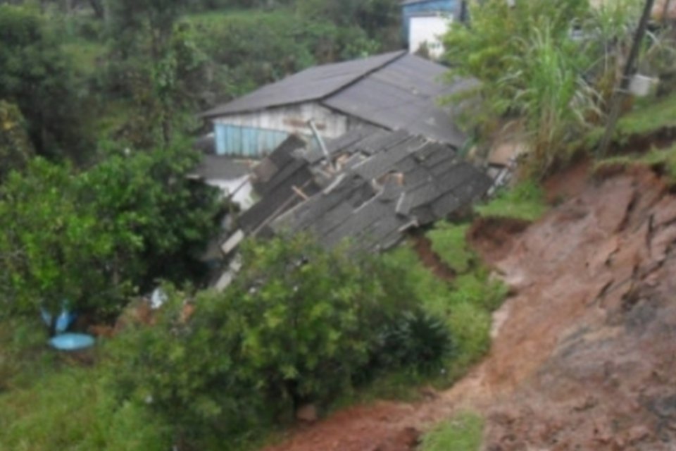 Chuvas fortes prejudicam mais de 130 mil pessoas em Santa Catarina
