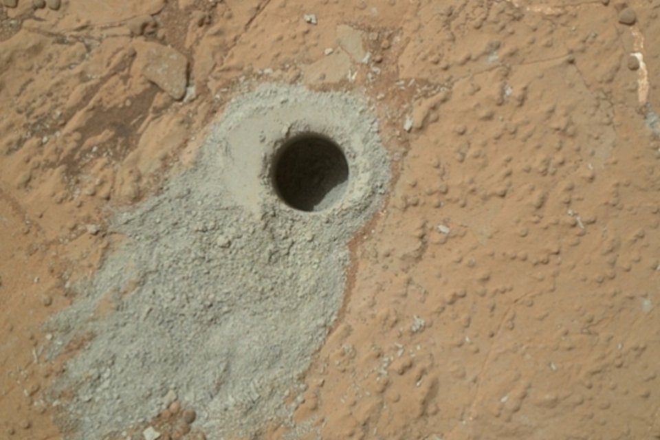 Robô da Nasa encontra moléculas orgânicas e gás metano em Marte