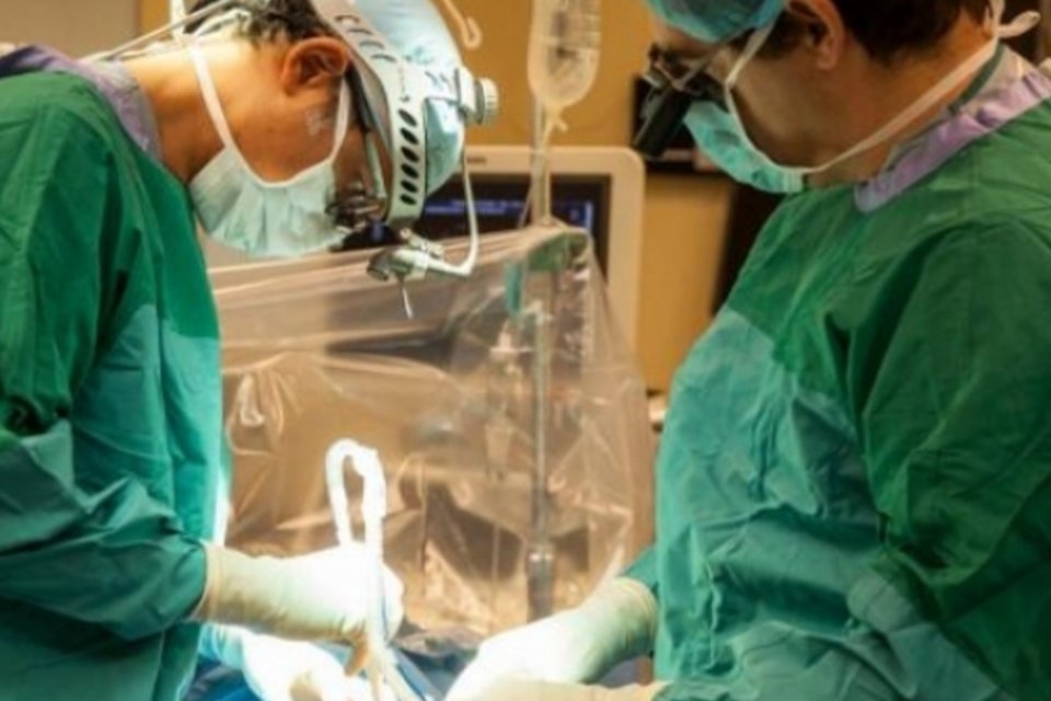 Hospital transmite em tempo real pelo Twitter cirurgia cardíaca
