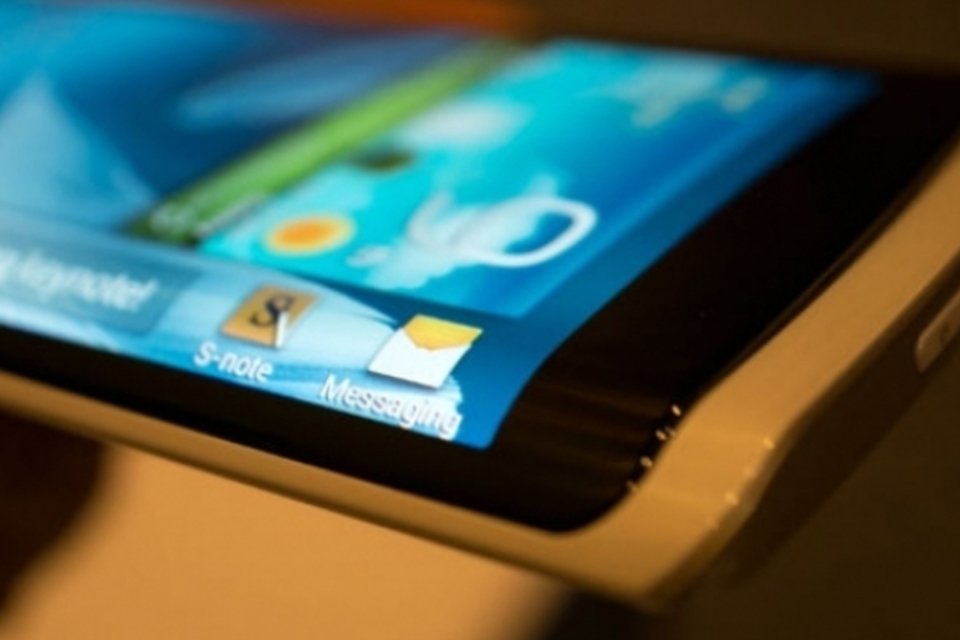 Samsung planeja lançar smartphone com tela curva em outubro