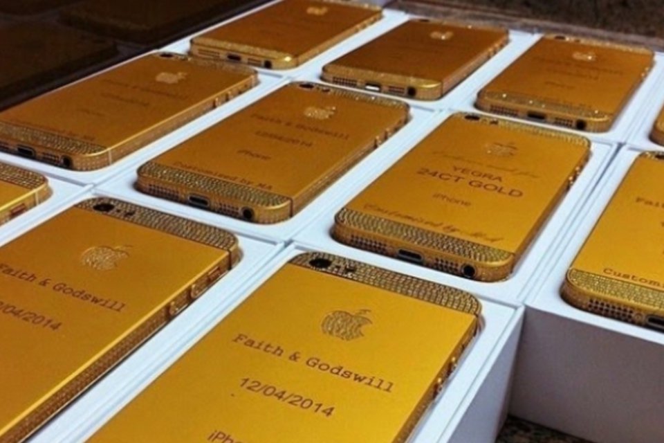 Em casamento ostentação, convidados levam de lembrança iPhone banhado a ouro