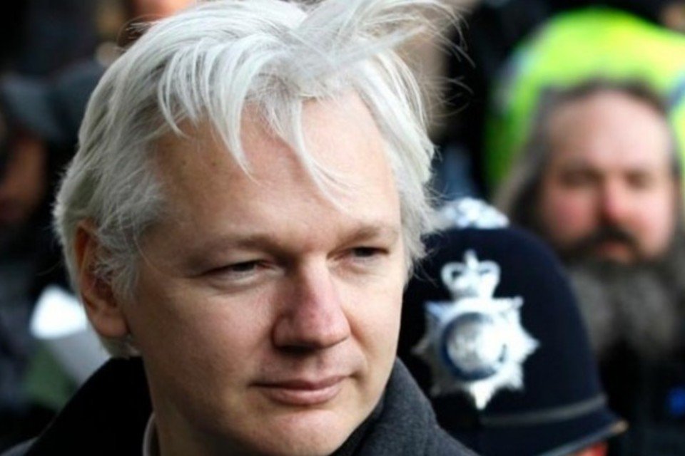 Assange participará de música sobre manipulação da informação