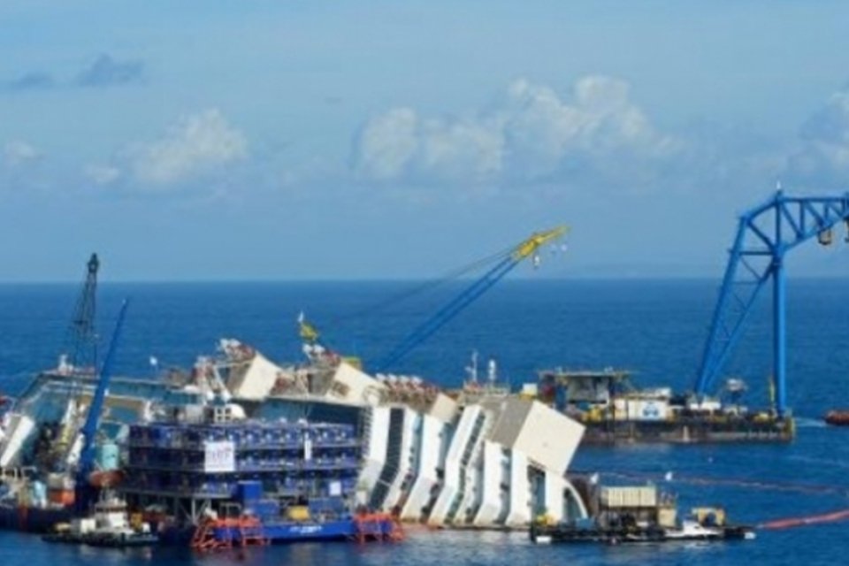 Costa Concordia será rebocado em junho