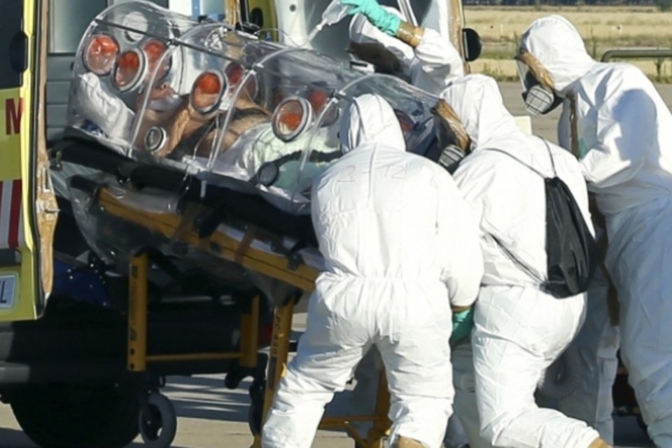 Padre espanhol com Ebola morre em hospital de Madri
