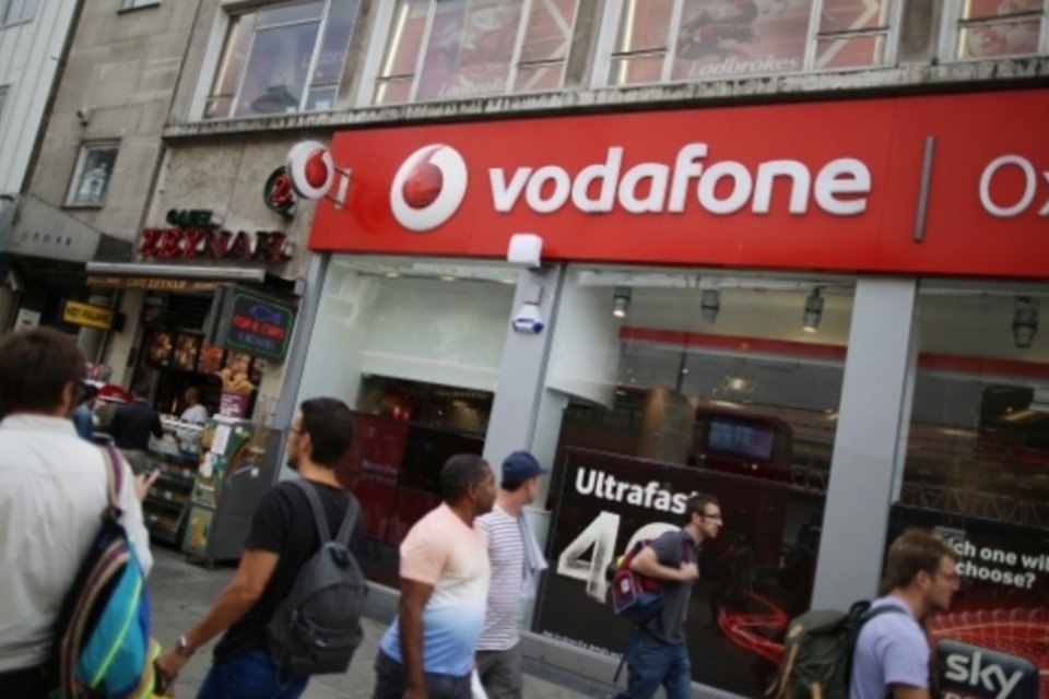 Vodafone admite que agências interceptam ligações de seus clientes