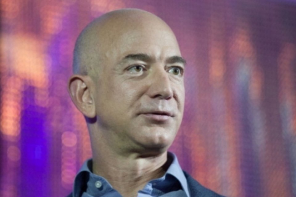 Esposa de Jeff Bezos faz crítica negativa sobre biografia do marido na própria Amazon