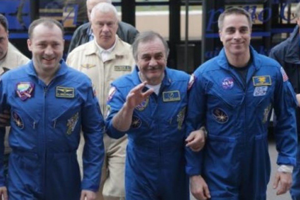 Três astronautas da ISS retornaram à Terra 'às cegas'