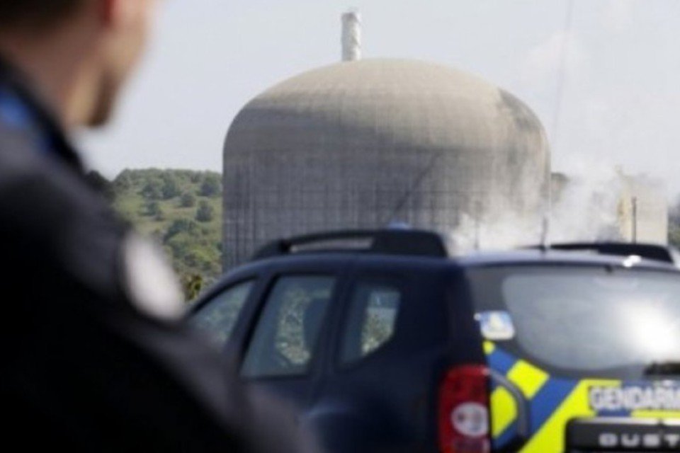 Usina nuclear francesa tem vazamento importante de fumaça