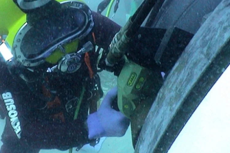 Cabos submarinos: grande maioria dos danos aos equipamentos é causada por ferramentas de pesca (Reprodução)