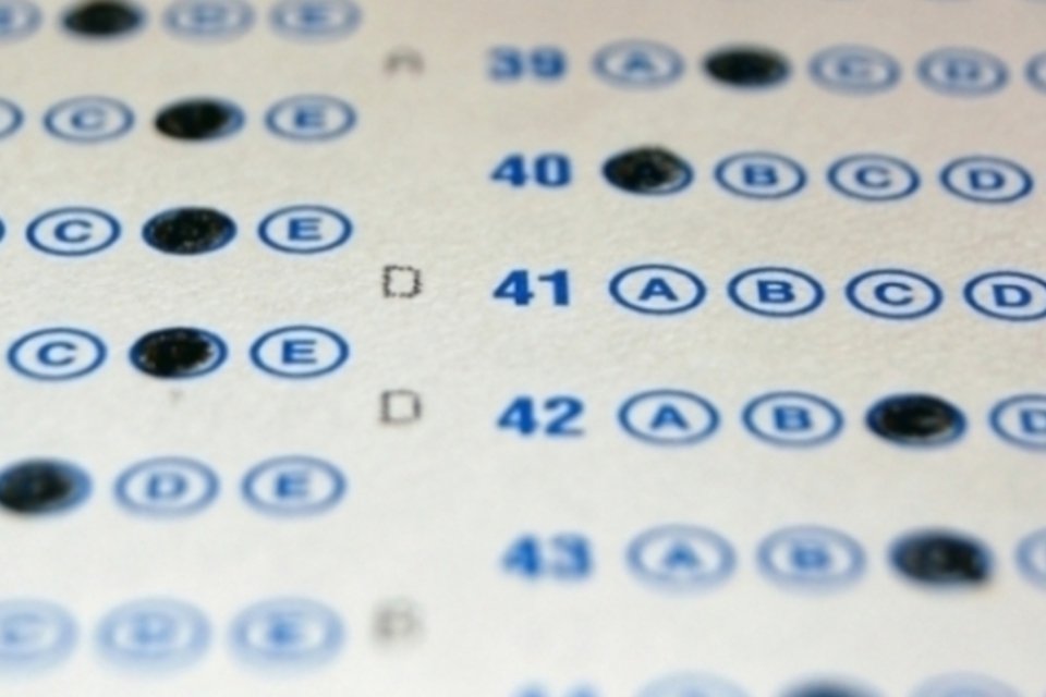 Cai rendimento dos alunos do Enem em matemática e redação