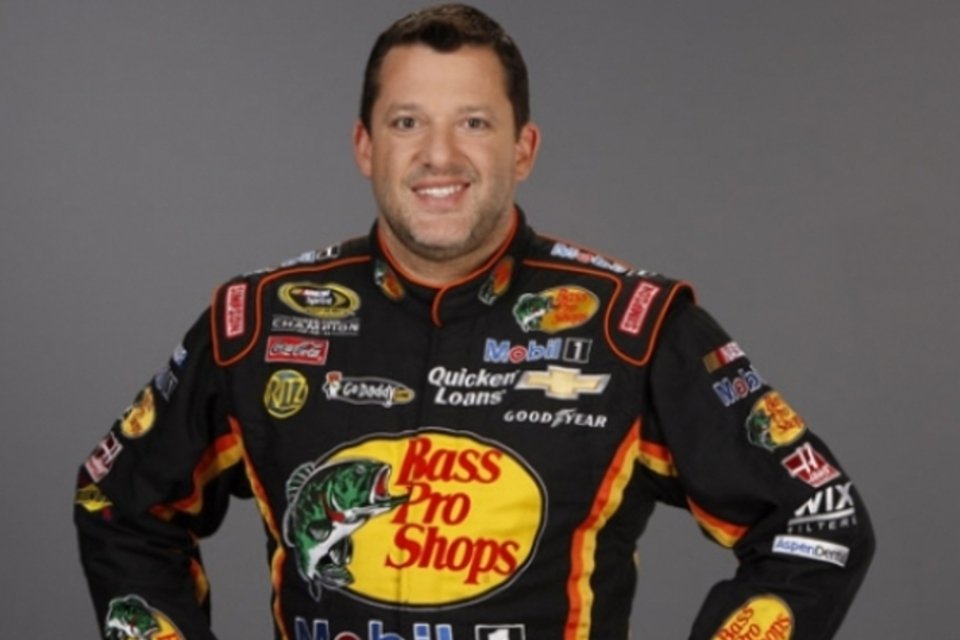 Tricampeão da Nascar atropela e mata piloto em prova