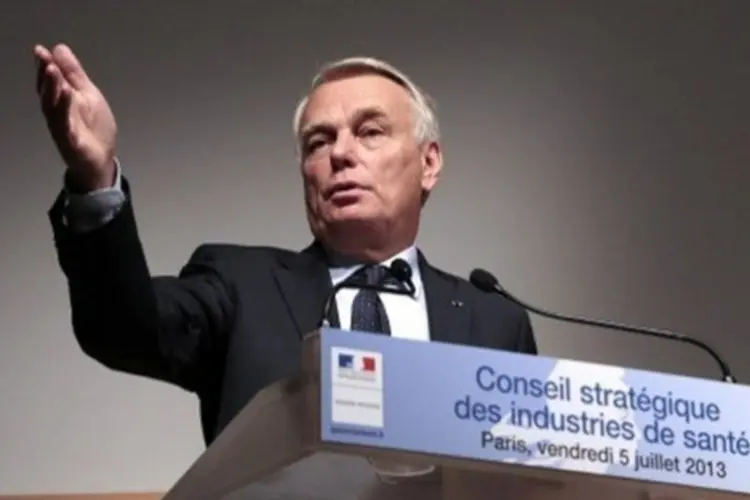 Jean-Marc Ayrault: "a França não se resigna. Por isso tomei a iniciativa de reunir em Paris, nos próximos dias, os países amigos da democracia síria, da oposição síria democrática" (AFP)
